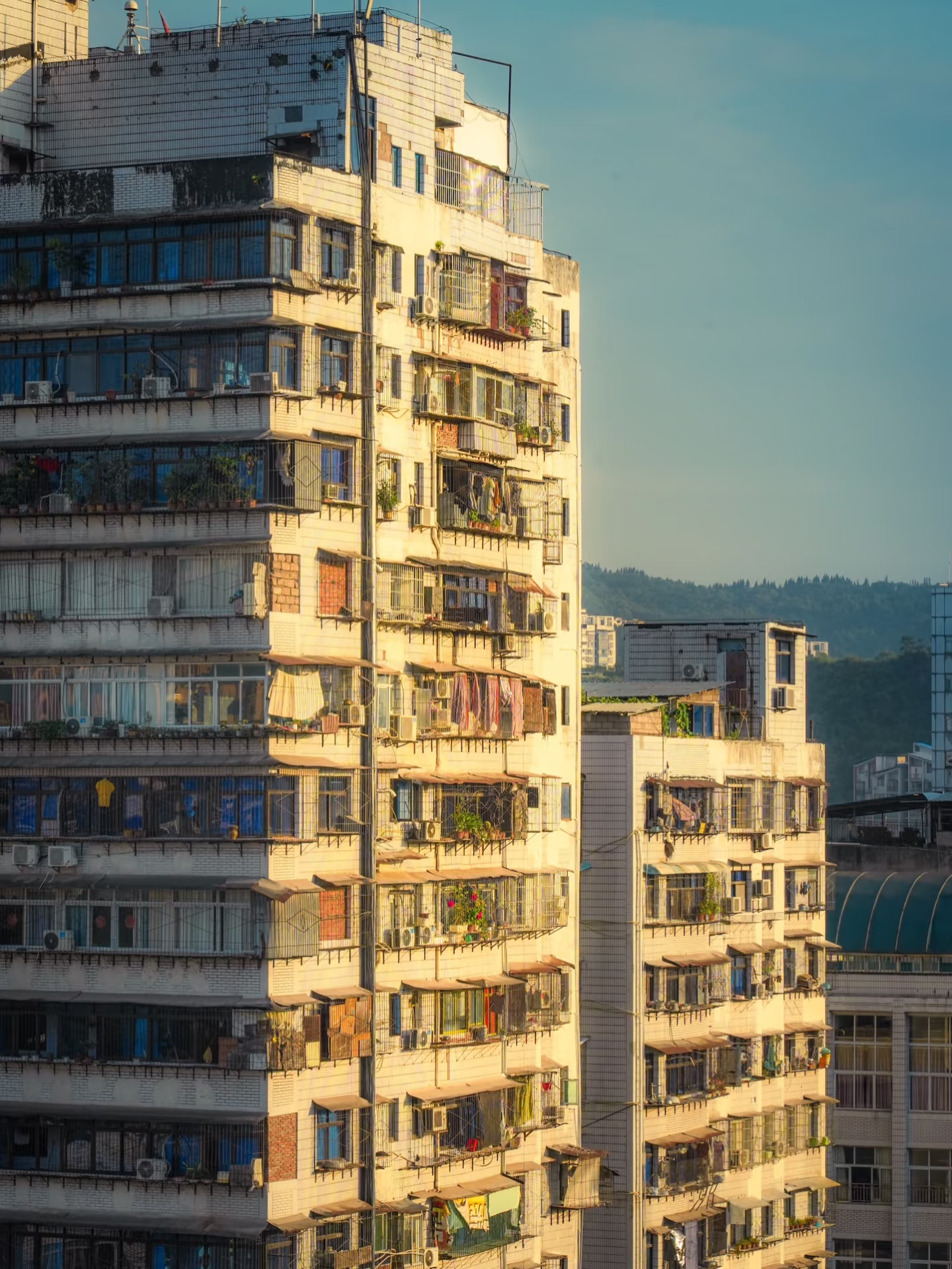 下坠的楼｜周建成角色头像